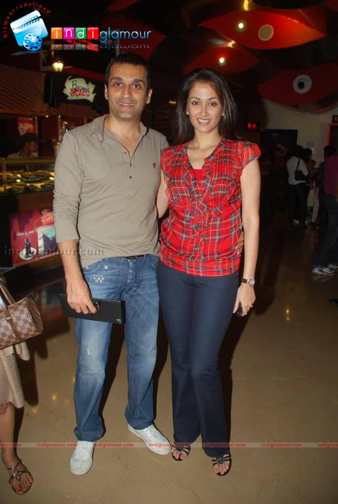 Sonali Bendre, Gayatri Joshi at Vicky Cristina Barcelona film premiere Event hd photo